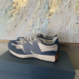 New Balance 327